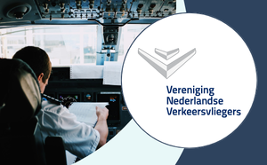 FDP NRW (17) Logo der VNV in weißer Bubble, daneben Szene eines Piloten im Cockpit